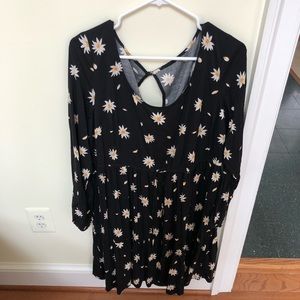 Daisy black dress. Elastic waistband with tie.